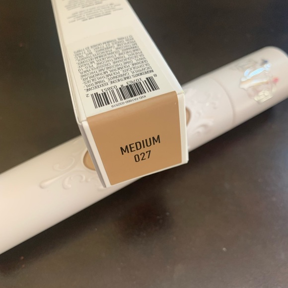 BNIB- KVD beauty true portrait foundation - Picture 2 of 2